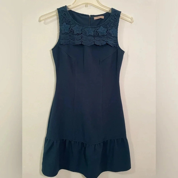 Darling Dresses & Skirts - Darling Sleeveless Navy Dress, Lace Detail, Wedding or Casual Size small EUC